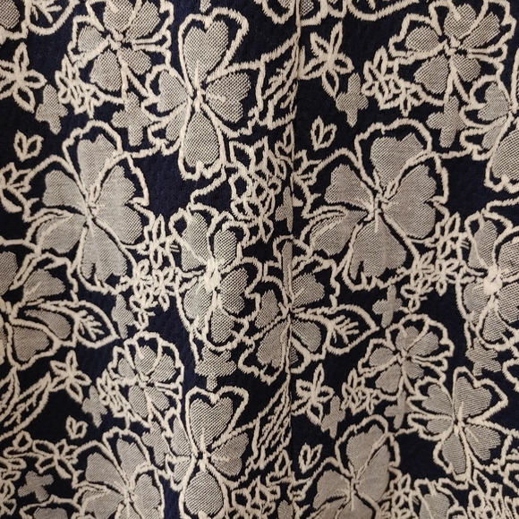 NWT GILLI Stitch Fix navy floral skirt - Picture 4 of 8